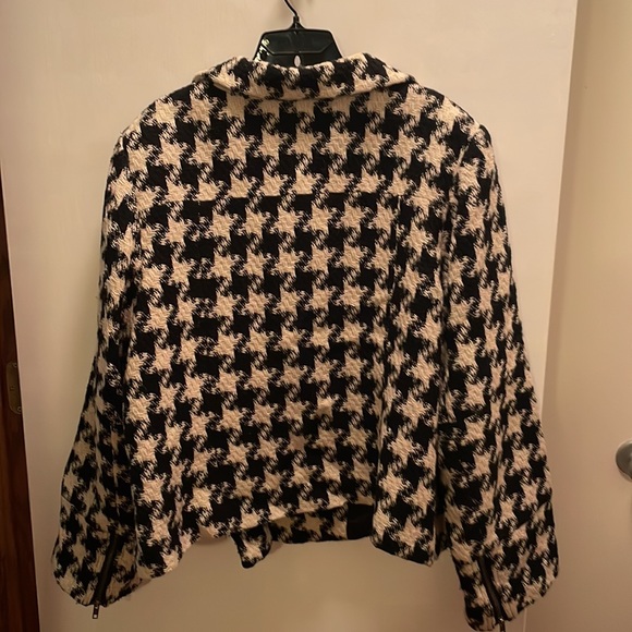 Black and white coat - Picture 5 of 5